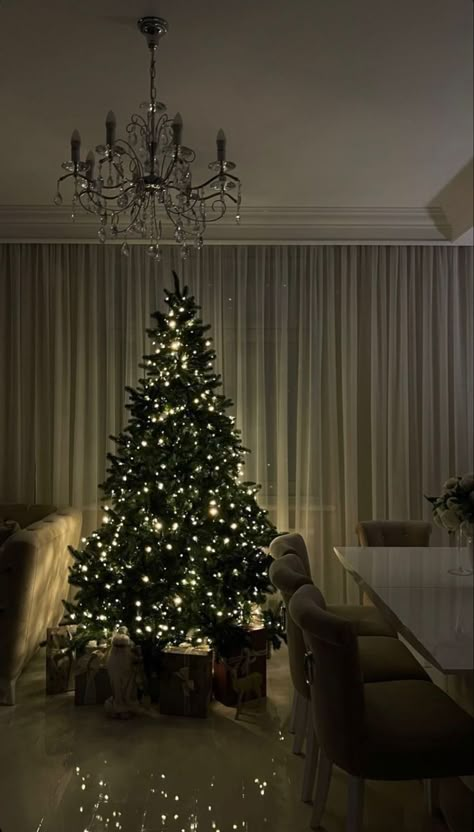 Christmas Dreaming, Cosy Christmas, Christmas Feeling, Christmas Inspo, Christmas Wonderland, Room Deco, Winter Vibes, Christmas Vibes, Christmas Mood