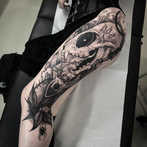 Gotik Tattoo, 30 Tattoo, Goth Tattoo, Wicked Tattoos, Scary Tattoos, Creepy Tattoos, Leg Tattoos Women, Gothic Tattoo, Stylist Tattoos