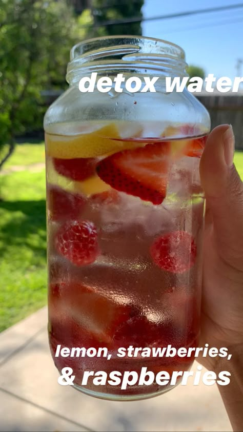 Healthy Water Recipes, Sommer Mad, Fruit Infused Water Recipes, Resep Smoothie, Healthy Water Drinks, Fruit Smoothie Recipes Healthy, Easy Healthy Smoothies, Infused Water Recipes, Smoothie Drink Recipes