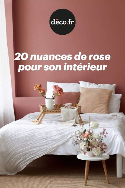 Connaissez-vous le rose sur le bout des doigts ? Non, la teinte ne se résume pas au rose dragée et au rose fuchsia. Autour de ces stars se trouvent des dizaines de nuances qui n’ont parfois de rose que le nom, tant elles tirent sur le gris, le blanc ou le rouge… ou vous montre ? Pink Blush Bedroom, Blush Bedroom, Murs Roses, Deco Rose, Blush Pink, Bed Pillows, Pillow Cases, Home Decor Decals, Pillows