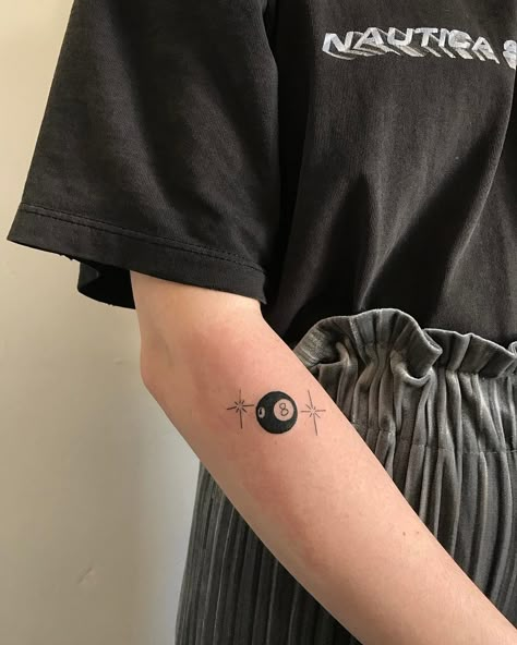 𝔓𝔞𝔯𝔞𝔡𝔦𝔰𝔢 on Instagram: “You can be my 8 ball baby x” Eightball Tattoo, Nails With Fire, Tattoo Cute, Grunge Tattoo, Back Of Shoulder Tattoo, Omerta Tattoo, Stick N Poke, Incredible Tattoos, Tattoo Videos