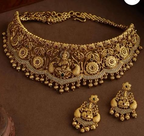 Chokar Design Jewelry In Gold Latest, Chokar Design Jewelry In Gold, Gold Set Design, Antique Wedding Jewelry, Pretty Gold Necklaces, Latest Jewellery Designs, Dubai Gold Jewelry, Delicate Gold Jewelry, Neck Pieces Jewelry