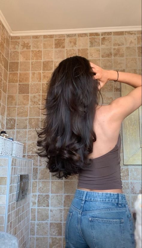 Dark Hair Blowout Styles, Long Layers On Dark Brown Hair, Wavy Blowout Hairstyles, Armpit Length Haircut Face Framing, Dark Brown Hair With Lots Of Layers, Dark 90s Hair, Blowout Hair Dark Hair, 80s Blowout Hair Brunette, Haircuts For Long Hair With Layers Curls