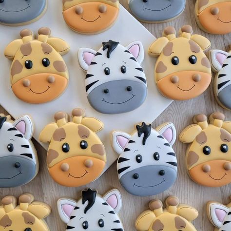 Sophie Giraffe, Zebra Cookies, Giraffe Cookies, Cake Decorating Flowers, Food Cookies, Nutella Cake, Safari Theme Party, Wild One Birthday Party, Animal Cakes