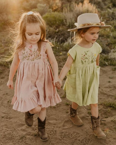 Kids Linen Clothes, Cottagecore Girls, Linen Baby Dress, Baby Summer Outfit, Childrens Outfits, Kids Outfits Daughters, Designer Kids Wear, Child Dress, Make A Dress