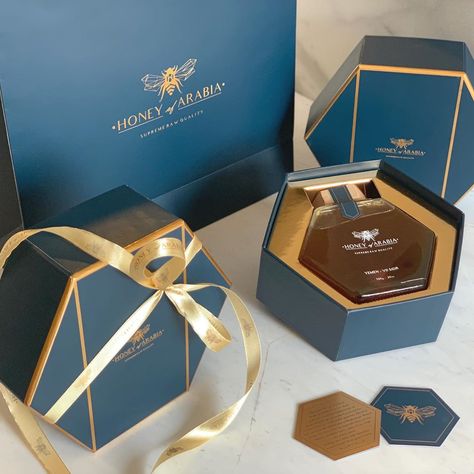 Honey Packing Ideas, Honey Gift Ideas, Honey Products Packaging, Honey Packing Design, Honey Pack, Honey Bottle Packaging, Luxury Honey Packaging, Chinese Packaging, Tea Box Design