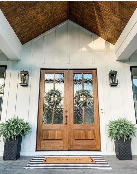 Farmhouse Front Porches Decorations, Rustic Farmhouse Front Porches, Home Designs Exterior, Farmhouse Front Porches, Modern Farmhouse Exterior, Farmhouse Front, Casa Exterior, Front Porch Decorating, Front Porches