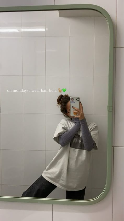 Mirror Selfie Captions Aesthetic, Notes For Instagram, Mirror Selfie Captions, Story Captions, Mirror Poses, Selfie Tips, Selfie Captions, Instagram Captions For Friends, Caption For Friends