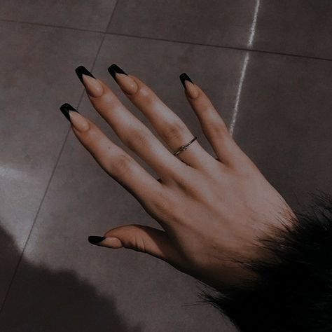 Acotar Nails, Estella Cruella, Turtle Nail Art, The Wrath And The Dawn, Black Acrylic Nail Designs, Acotar Aesthetic, Aesthetic Everything, Power Moves, Fake Nails Designs