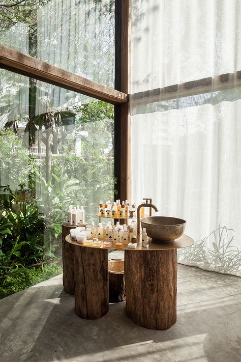 NITAPROW uses reclaimed wood to construct versatile venue in thailand for bodycare brand Spa Design Interior, Deco Spa, Dreams Spa, Spa Interior Design, Organic Spa, Spa Interior, Spa Decor, Spa Room, Spa Design