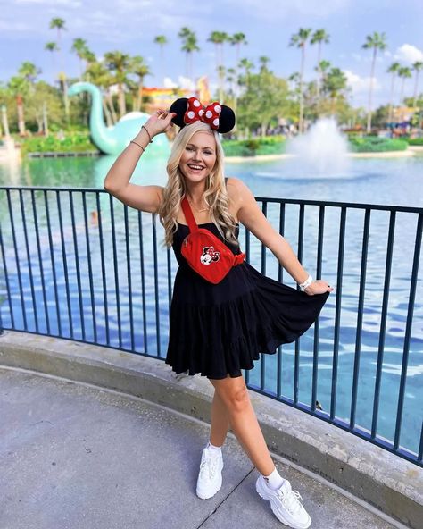 Minnie Mouse Disneybound Style Disneyland Minnieears Disney Outfits Casual, Minnie Mouse Disney Outfit, Minnie Disneybound, Minnie Mouse Disneybound, Disney Outfits Summer, Fun Summer Dresses, Walt Disney World Outfits, Disney Cruise Outfits, Disney World Outfit Ideas