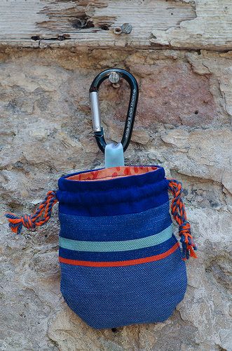 Hanging Diy Training Treat Pouch, Dog Treat Bags Diy Sewing Tutorials, Treat Bag For Dogs Diy, Diy Dog Treat Pouch Sewing Tutorials, Diy Dog Treat Bag Pattern, Dog Treat Pouch Sewing Pattern, Dog Treat Bag Sewing Pattern, Diy Treat Pouch Dog, Sew Dog Treat Pouch