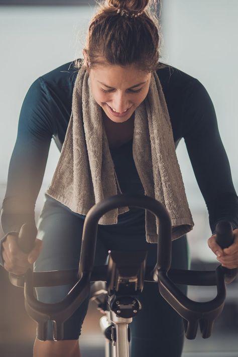 A Peloton Trainer Explains How Important a Strong Core Is For Indoor Cycling Equinox Fitness, Cardio Workout Plan, Squat Thrust, Power Walking, Spinning Workout, Best Cardio Workout, Hiit Training, Cardio Routine, Best Cardio