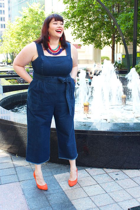 Plus Size Blogger Amber from Style Plus Curves in a cropped denim jumpsuit from Eloquii Plus Size Blogger, Jumpsuit Plus Size, Plus Size Jumpsuit Outfit, Plus Size Denim, Cheap Mid-rise Denim Jumpsuit For Summer, Mid-rise Medium Wash Denim Jumpsuit For Summer, Plus Size Denim Outfits, Affordable Mid-rise Denim Jumpsuit With Pockets, Plus Size Denim Jumpsuit