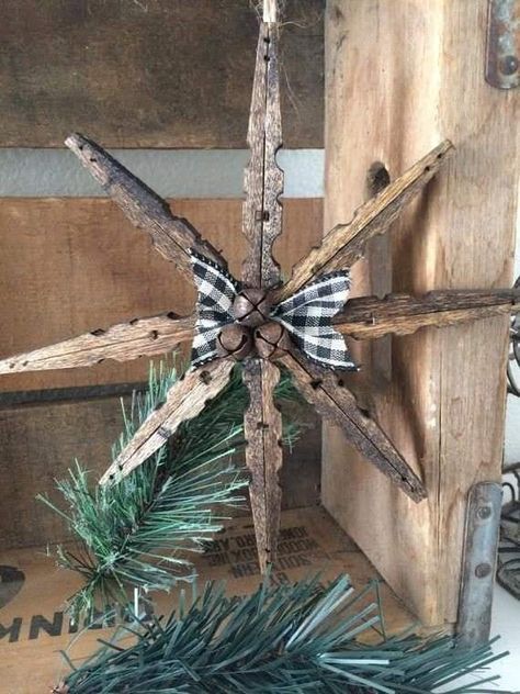 Diy Christmas Crafts To Sell, Burlap Christmas Ornaments, Clothespin Crafts, Rustic Christmas Ornaments, Easy Christmas Ornaments, Christmas Crafts To Sell, Wooden Christmas Crafts, Pin Crafts, Dollar Store Christmas