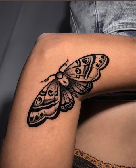 We’ve gathered 60+ moth tattoo designs for different body parts for your inspiration. Bonus: real meanings for each tattoo idea in our article. Long Traditional Tattoo Design, Butterfly Knee Bend Tattoo, Butterfly With Script Tattoo, Moth On Knee Tattoo, Leg Crease Tattoo, Moving Tattoo Ideas Leg, Moth Tattoo Arm Crease, Moth Knee Bend Tattoo, Moth Elbow Crease Tattoo