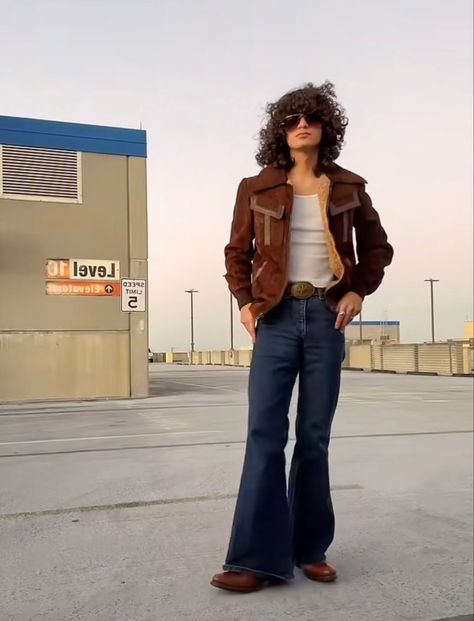 Roadhouse Dalton, 1970s Male Fashion, Men’s Bell Bottoms, 70s Cowboy Fashion, 70s Male Outfits, 70s Punk Fashion, 1970s Fashion Mens, 70s Rockstar Fashion, Mens 70s Outfits