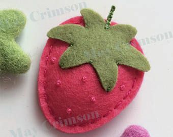 MayCrimson on Etsy Felt Strawberry, Felted Brooches, Felt Hair Bows, Rosa Coral, Personalized Bow, Strawberry Baby, Felt Hair Clips, Girl Hair Accessories