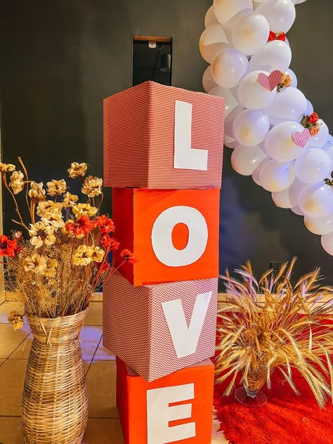 Valentines Decorations Diy, Valentines Gift Diy, Valentines Love Letter, Valentines Classroom Decorations, Valentine Gifts Diy, Diy Valentine Decor, Wedding Invites Diy, Diy Valentines Gift, Valentines Photo Booth