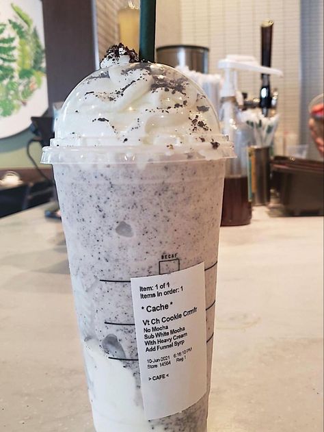 Double Chocolate Chip Frappe, Oreo Frappuccino, Chocolate Chip Frappe, Starbucks Fall Drinks, Starbucks Drink Menu, Best Starbucks Drinks, Cold Starbucks Drinks, Drinks Starbucks, Starbucks Drinks To Try