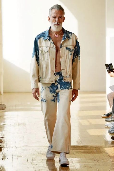 Year In Review: Denim Highlights from the Runway – Sourcing Journal Denim Fashion Runway, Shibori Fashion, Denim Editorial, Dye Denim, Tie Dye Fashion, Tie Dye Denim, Denim Projects, Bleached Denim, Sandy Liang