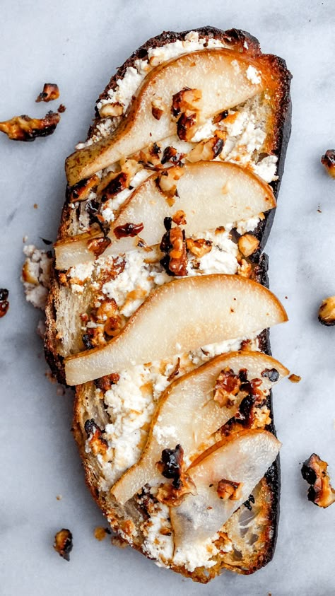 Baked goat cheese and pear toast with hot honey candied walnuts - bon abbetit Holiday Party Apps, Pear Toast, Goat Cheese Sandwich, Fancy Toast, Great Lunch Ideas, Cheese Toast Recipe, Sweet Toast, Ricotta Toast, Baked Goat Cheese