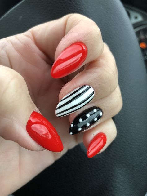 50s Nails Vintage, Pinup Nails, Pin Up Nails, Rockabilly Nails, Black Pinup, 50s Pinup, Rockabilly Outfits, Girls Nails, Up Girl