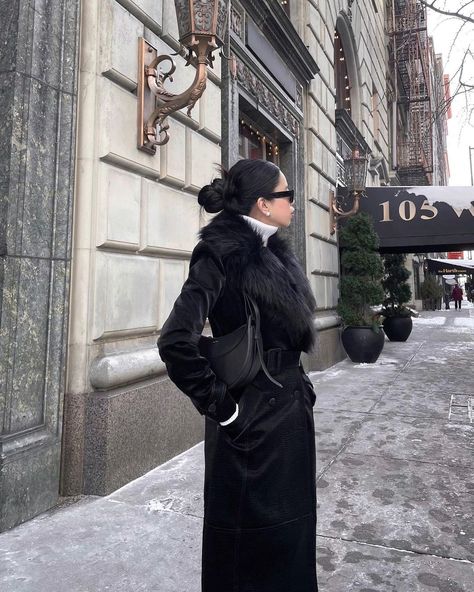 Val (@fitswithval) • Instagram photos and videos Long Black Coat Outfit, Polene Bag, Black Coat Outfit, Slick Back Bun, Long Fur Coat, Ootd Winter, Long Black Coat, Spring Is Coming, Winter Fits