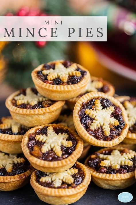 Mini mince pies. Perfect little festive bites, made with beautiful flakey and buttery shortcrust pastry, a boozy homemade mincemeat and topped with an adorable snowflake pastry! Recipe by movers and bakers Mini Mince Pies, Mini Tart Recipes, Christmas Afternoon Tea, Shortcrust Pastry Recipes, Mince Pie Recipe, Mini Pie Recipes, Mince Pies Christmas, Christmas Pastries, Christmas Cookies Gift