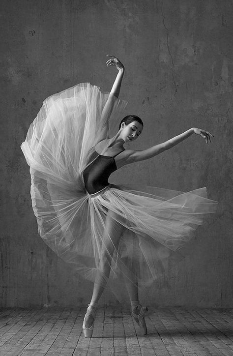 Ballet Photography Poses, Ballerina Photography, Ballerina Poses, Ballet Dance Photography, Dance Photo Shoot, Dance Picture Poses, Dancer Photography, Ballet Pictures, Ballerina Dance