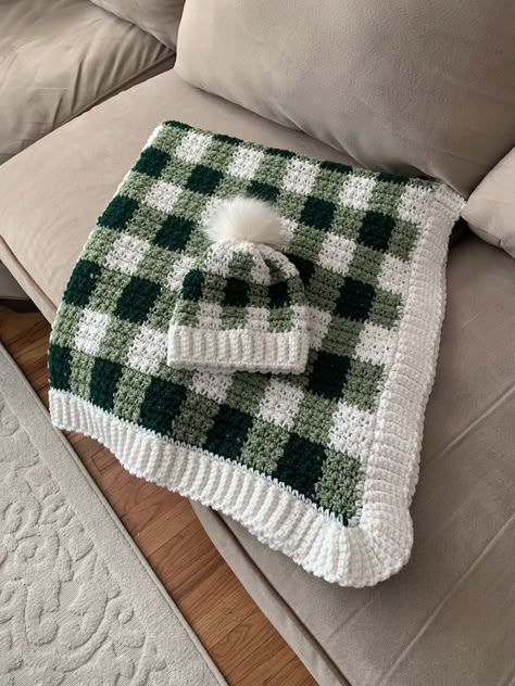 Crochet Throw Blanket Patterns: Cozy Up with Your Favorite Yarn Green Crochet Blankets, Crochet Baby Blanket Green, Crochet Forest Blanket, Crochet Green Blanket, Downtown Crochet, Green Baby Blanket Crochet, Green Crochet Blanket, Colorful Baby Blanket, Crochet Plaid