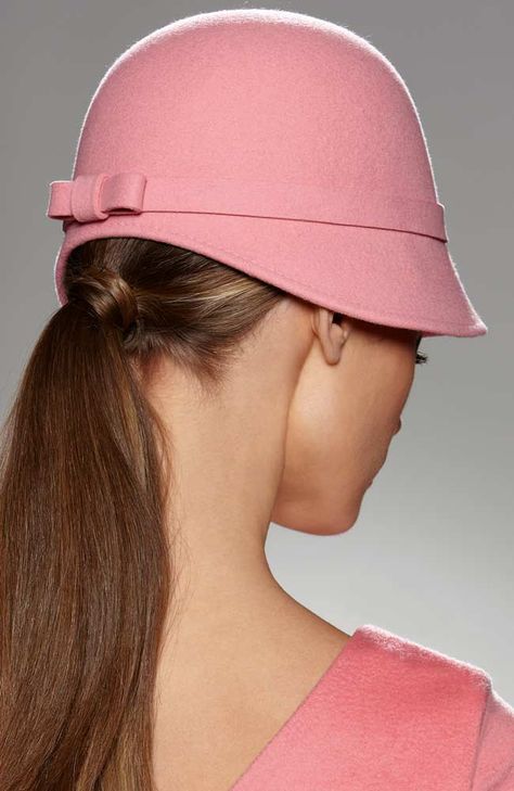 Find out where Glamour Goddess wore this blush pink Cinzia Rocca 1920's inspired cloche hat. Read "BOB" at: ndnyurlife.com Cappello Cloche, Cinzia Rocca, Cloche Hats, Occasion Hats, Mode Crochet, Lady Like, Love Hat, Stylish Hats, Pink Hat