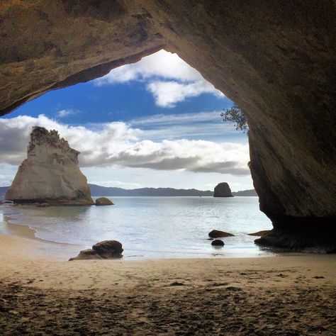 Some Hot Spots on the Coromandel Peninsula - Weekend Path Coromandel Peninsula, Cathedral Cove, Best Road Trips, New Zealand Travel, Road Trip Fun, Get Outdoors, Eat And Drink, Hot Spots, Road Trips