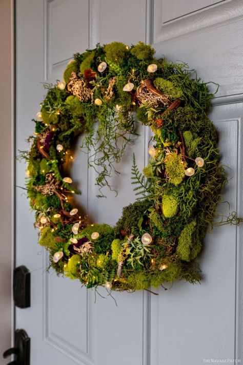 Hobbit Hole Wreath, Mystical Wreath, Woodland Mirror, Diy Moss Wreath, Spring Wreath Ideas Diy, Diy Mushroom Decor, Pagan History, Diy Front Door Decor, Mossy Wreath