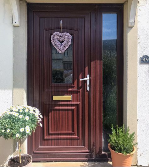 Currently have an attractive front door? This is the DIY hack for you. You won't believe the difference painting a UPVC door can make! Plus it's so cheap. Paint Upvc Front Door, Painting Upvc Door, Upvc Front Door Makeover, Upvc Door Makeover, Painted Upvc Front Door, Soft Green Kitchen, Painted Upvc Door, Fromt Doors, Decorate Door