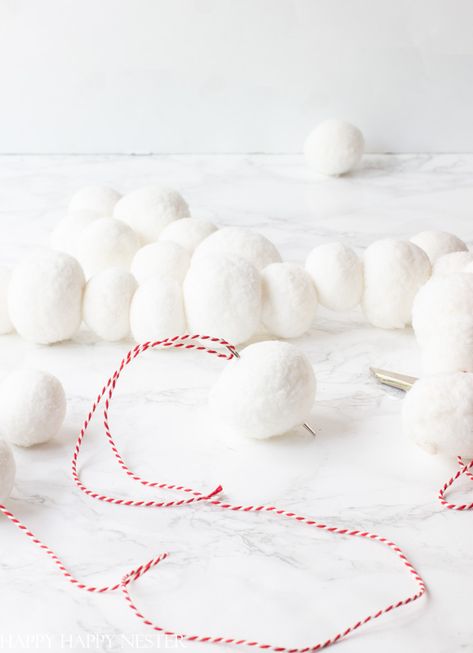 Easy Garland DIY – 5 Minute Project Snowball Garland Diy, Cotton Ball Snow Garland, Winter Garland Ideas, Diy Snowflake Garland, Snowflake Garland Diy, Winter Garland Diy, Snowballs Diy, Marshmallow Garland, Origami Snowman