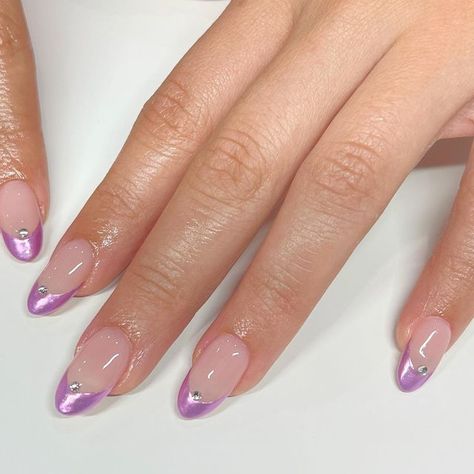 Purple Chrome Nail Art Designs, Lavender Chrome Nails French, Purple French Chrome Nails, Gel X Purple Nails, Purple Chrome Tip Nails, Purple French Tip With Chrome, Unicorn Chrome French Tip Nails, Gel Nails Short Purple, Purple Pink Chrome Nails