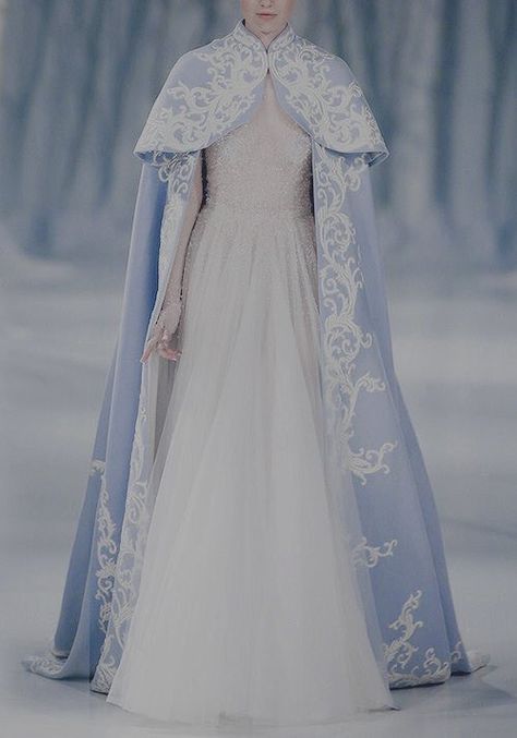 Embedded image Winter Court, Gaun Abad Pertengahan, Cape Wedding, Paolo Sebastian, Lace Cape, Embroidery Wedding, Bridal Bolero, Wedding Cape, Fantasy Dresses