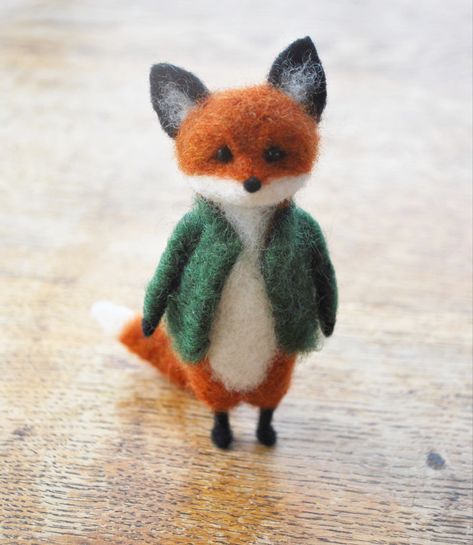 Needle Felted Fox Ornament, Felted Fox Tutorial, Needlefelt Christmas, Needle Felt Animals, Fox Felt, Felted Fox, Tovad Ull, Needle Felted Fox, Diy Tricot