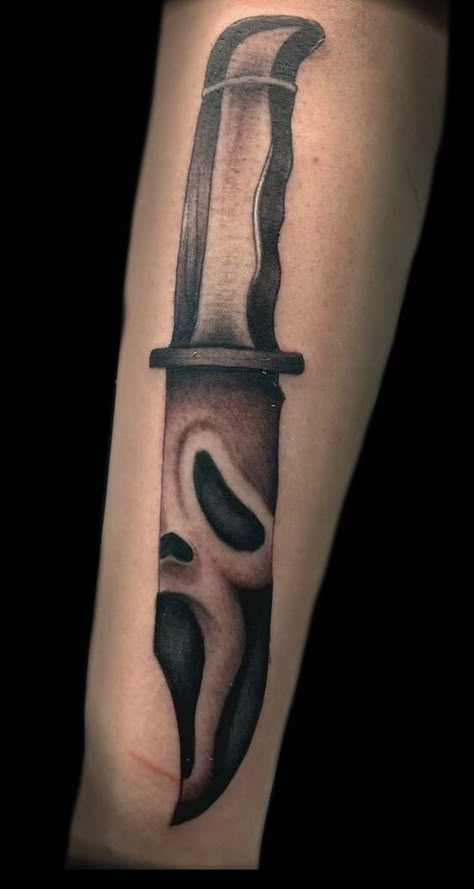 Scream Tattoos, Tattoo Designs Inspiration, Scream Tattoo, Tattoo Nightmares, Traditional Black Tattoo, Horror Movie Tattoos, Horror Scream, Army Tattoos, Knife Tattoo