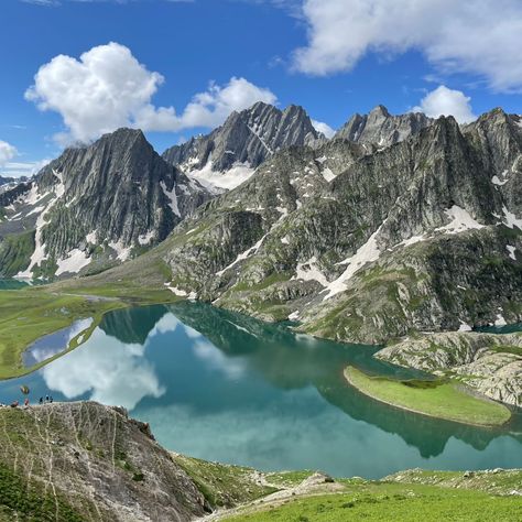 Kashmir Great Lakes beauty Explore the serene landscapes of Kashmir. Who’s joining us next season? 🌿 #KashmirGreatLakes #SuperTrekkers Kashmir Great Lakes Trek, Kashmir Beauty, Kashmir Tourism, Kashmir Trip, Lake Day, Alpine Lake, Jammu And Kashmir, Weather Day, The Himalayas