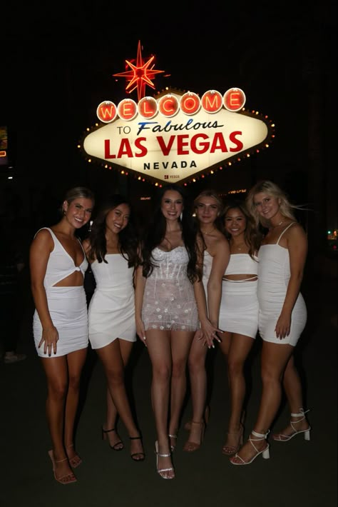 Vegas bachlorette party idea Vegas Theme Party Outfit, Girls Trip Outfit Ideas, Las Vegas Bachelorette Party Outfits, Vegas Bachelorette Party Outfits, Party Outfit Club, Trip Outfit Ideas, Vegas Theme Party, 22nd Bday, Bride Or Die