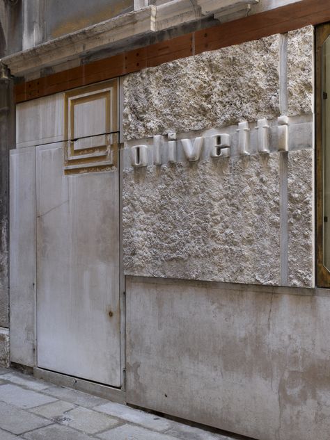 Carlo Scarpa, Marco Introini Photography · Negozio Olivetti. Venezia, Italy · Divisare Carlo Scarpa Detail, Carlo Scarpa Architecture, Steven Holl, John Pawson, Carlo Scarpa, Wayfinding Signage, Space Architecture, Environmental Design, Facade Architecture