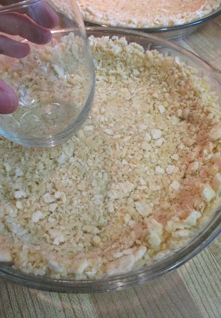 Hot and Cold Running Mom - Just my Stuff: Saltine Cracker Pie Crust Saltine Pie Crust, Soda Cracker Pie Crust, Saltine Cracker Pie Crust, Saltine Cracker Pie, Saltine Crust, Saltine Cracker Crust, Lemon Pie Recipe Condensed Milk, Recipe For Pie Crust, Mock Apple Pie