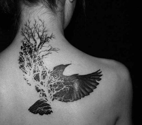 The combination of the raven with the tree of life is so beautiful. An amazing concept. Negative Space Tattoo, Raven Tattoo, Geniale Tattoos, Space Tattoo, Home Tattoo, Awesome Tattoos, Tattoo Love, Nature Tattoos, Skull Tattoos