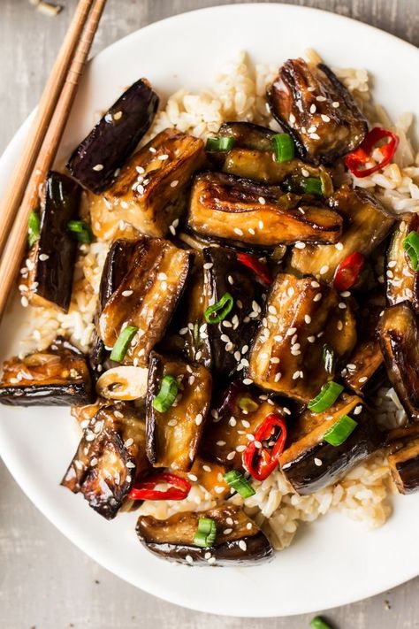 Chinese eggplant stir-fry. Sounds just like my fav at PFChangs! Chinese Aubergine, Chinese Eggplant, Aubergine Recipe, Lazy Cat Kitchen, Vegan Chinese, Vegan Eggplant, Cat Kitchen, Mapo Tofu, Meal Prep Plans