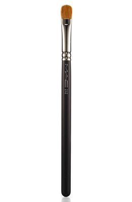 MAC 242 Shader Brush, perfect for applying color on lid or using for cream shadow products or wet pigments. Mac Brushes, Mac Make Up, Beauty Brushes, Jaclyn Hill, Makeup Wishlist, Make Up Brushes, Beauty Products Drugstore, Concealer Brush, Mac Makeup