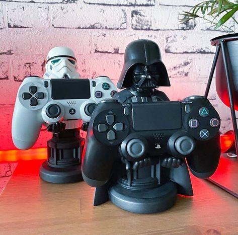 Star Wars Gaming Room Setup, Game Controller Shelf, Gaming Controller Holder, Star Wars Gaming Setup, Controller Holder Diy, Star Wars Gaming Room, Ideas Impresion 3d, Star Wars Game Room, Star Wars Room Ideas