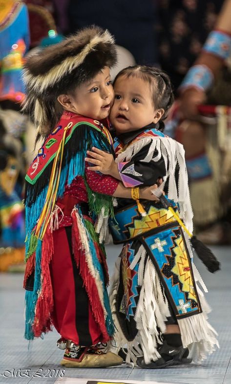 Native Child, Native American Dance, Native American Children, Native American Images, Native American Clothing, Native American Pictures, Native American Quotes, Native American Photos, American Children