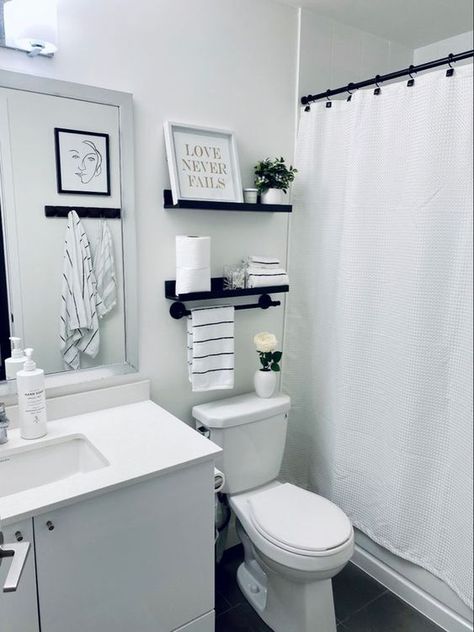 Black And White Spa Bathroom, Hollywood Glam Bathroom, Glam Bathroom, Black Bathroom Decor, Toilet Room Decor, White Bathroom Decor, Washroom Decor, Restroom Decor, Bathroom Decor Apartment